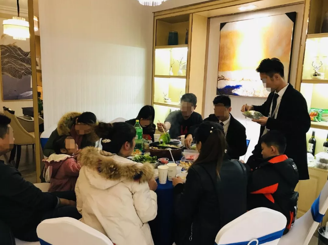 暖冬火鍋宴熱辣開席，老友變新鄰，理想開涮！